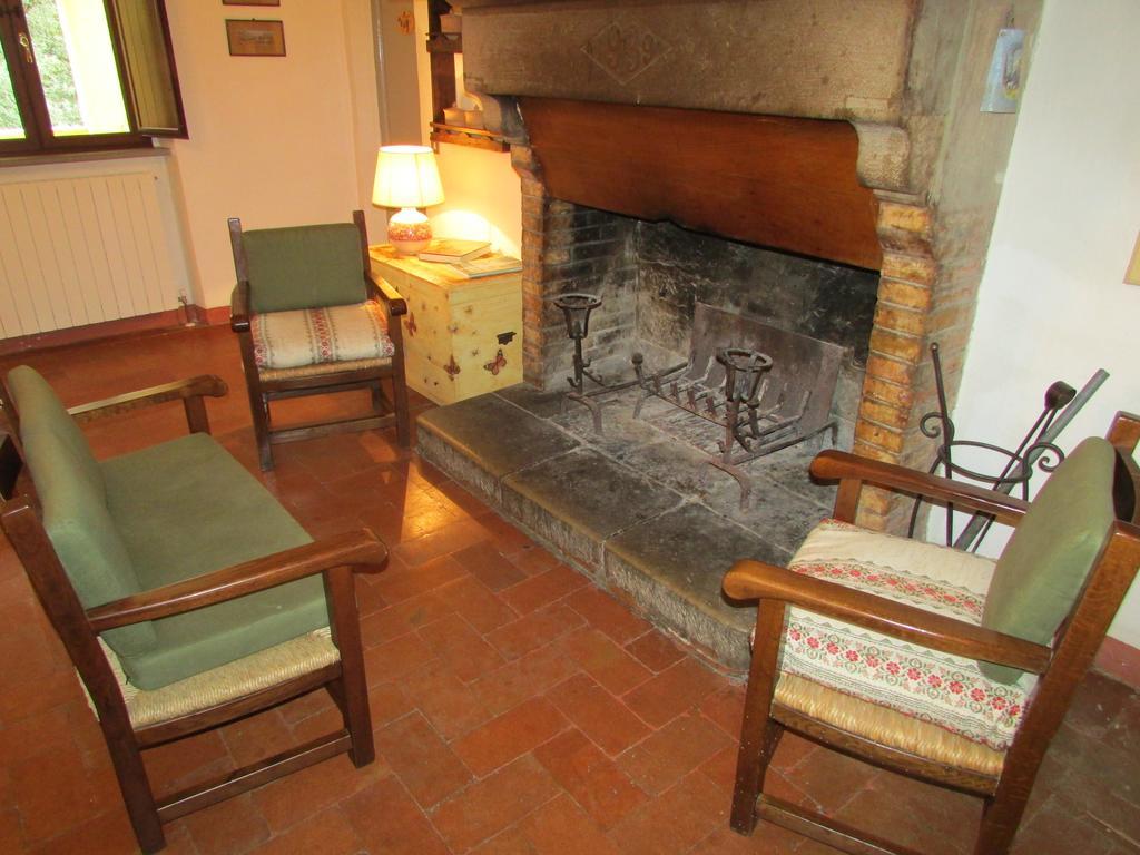 Agriturismo Dea Valfabbrica Bagian luar foto